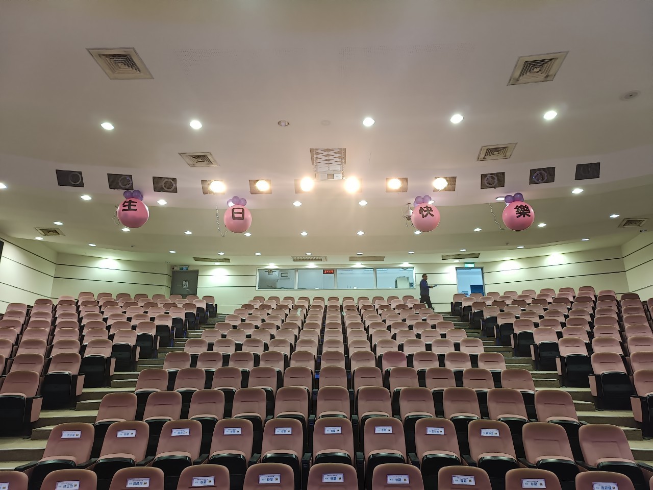 大球爆破掉小球